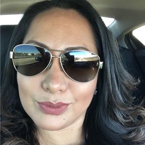 Meet your Posher, Aly